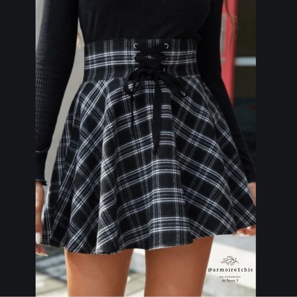 PLAID MINI SKIRT | Black and White Faux Corset Lace-Up Waist | Women’s Size 4 - Picture 13 of 15